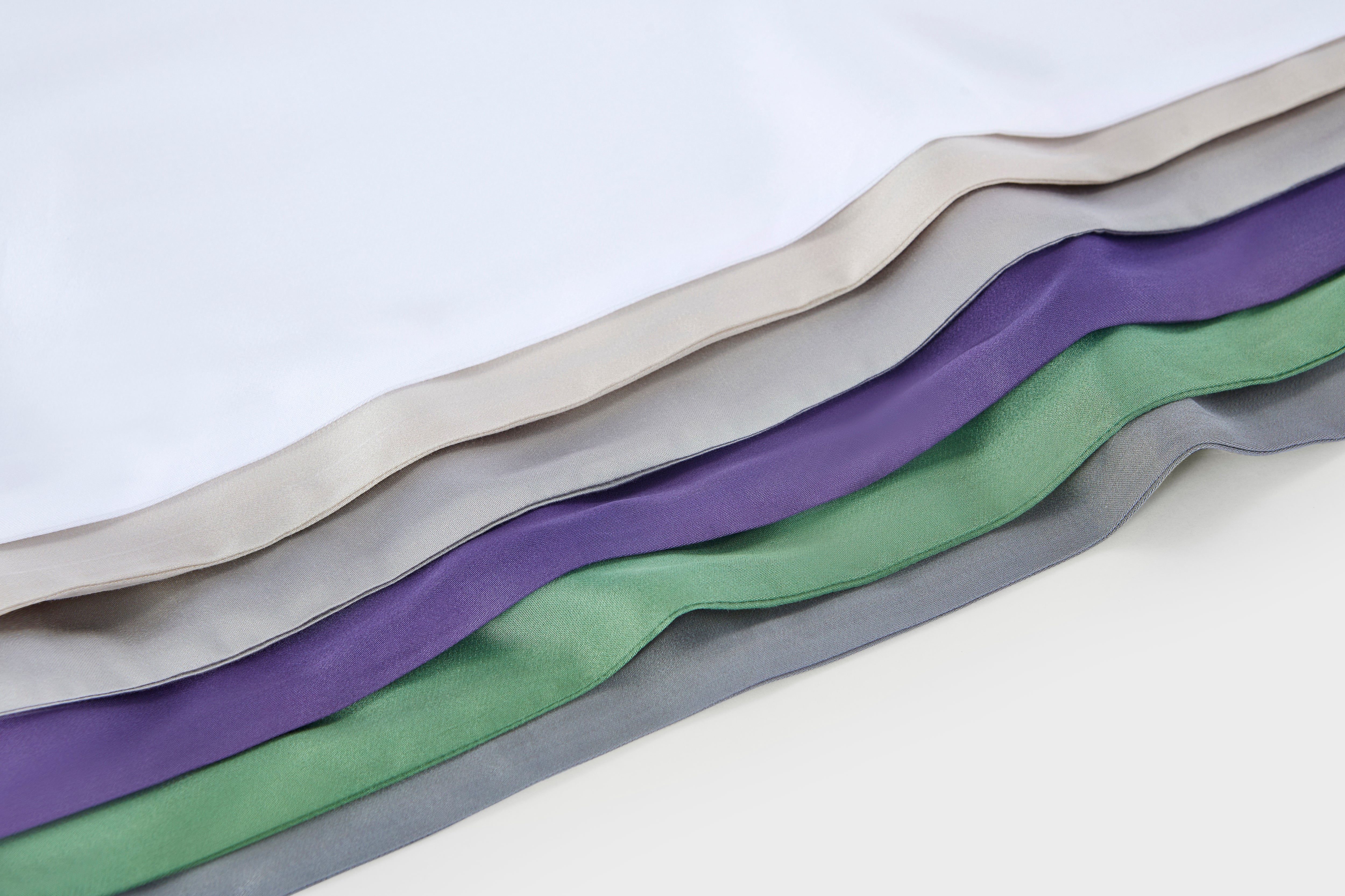 How to keep a Fitted Sheet on the bed?