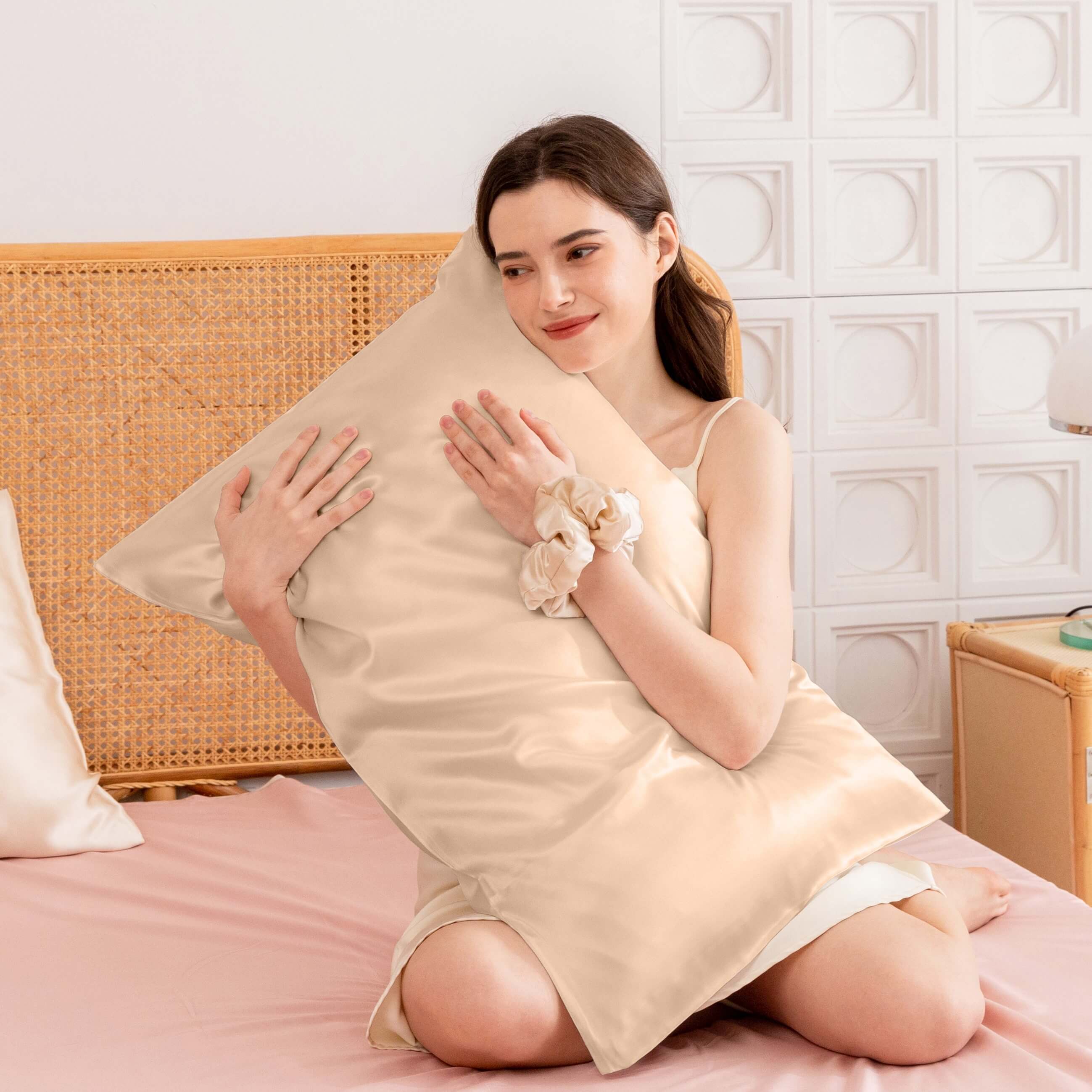 8 Best Luxury Silk Pillowcases for Beauty Sleep in 2025