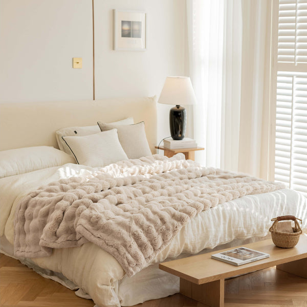 1. Souverhome Faux Rabbit Fur Blanket