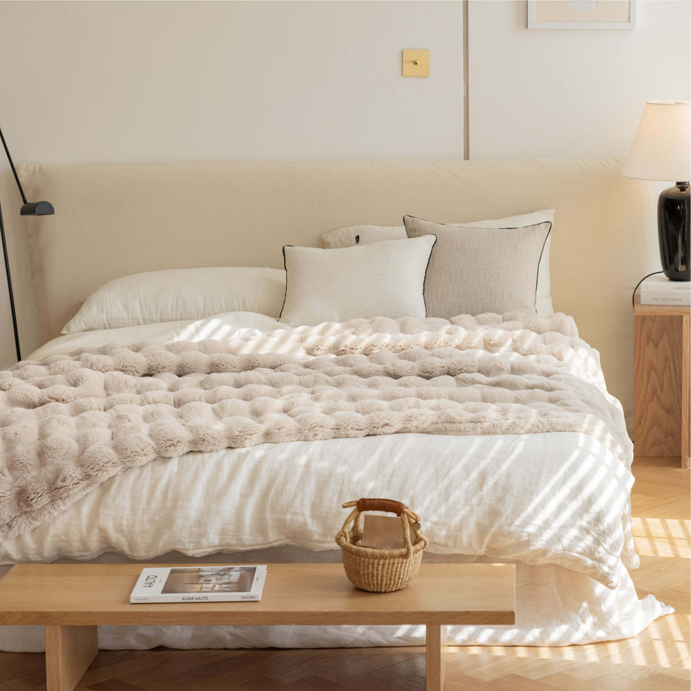 1. Souverhome Faux Rabbit Fur Blanket