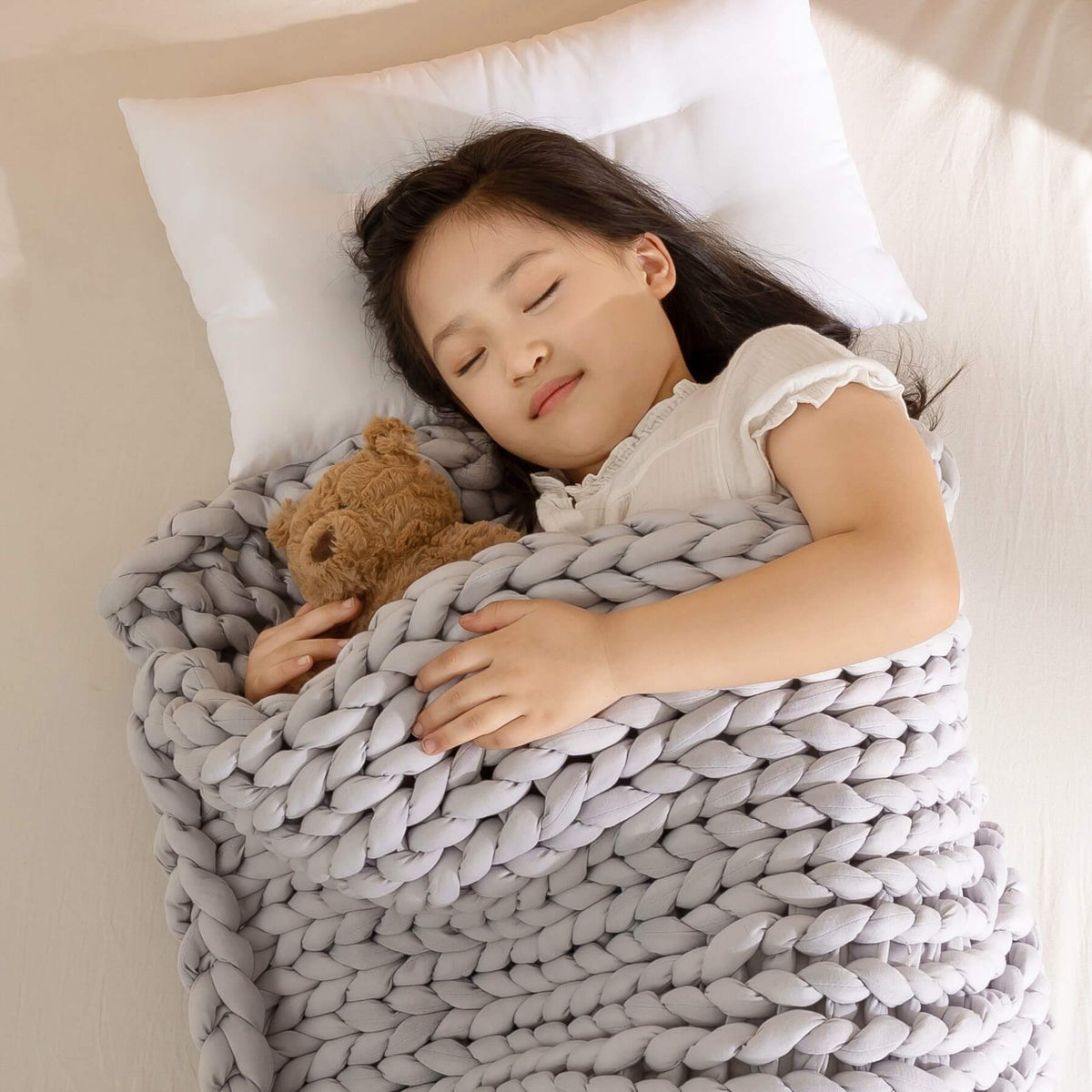 2. Souverhome Knitted Weighted Blanket Kids (Also suitable for adults who prefer lighter options)